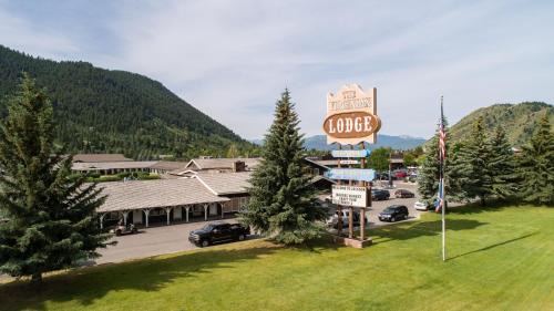 Jackson Cabin | The Virginian Lodge