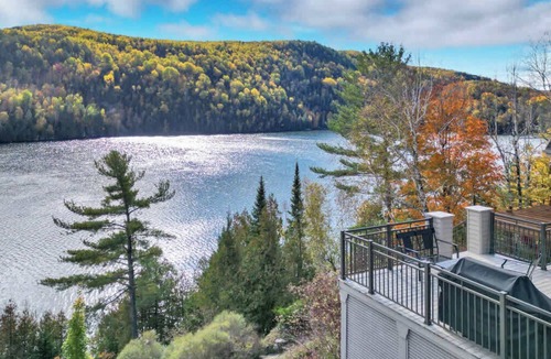 Val-des-Monts Ski Chalet | The Vista - Magnificent Waterfront & Hot Tub