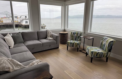 Astoria Apartment | The Vista on Pier 11