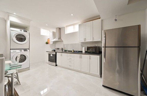 Mount Pleasant Apartment | The Vistana Brampton 2Bedroom Contemporary designed spacious apartment!