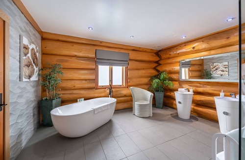 Bathgate Ski Chalet | The Vu Log Cabins