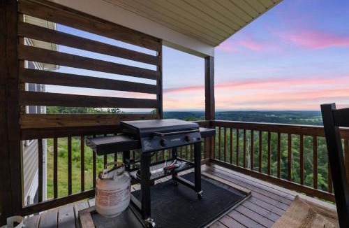 Front Royal House | The VUE - On Top of Paradise