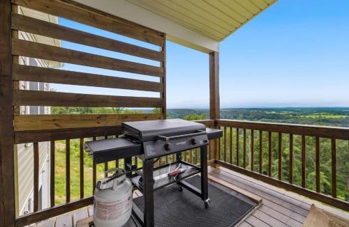 Front Royal House | The VUE - On Top of Paradise