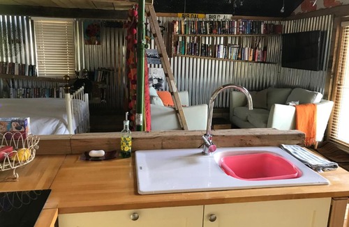 Haslemere Apartment | The Wackery!