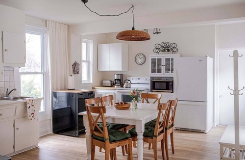 Wellington House | The Wagwell - Pet Friendly in Wellington