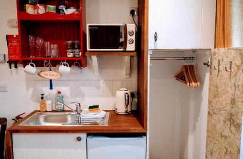 Fairseat House | The Walnut, Meopham - a private retreat rural location