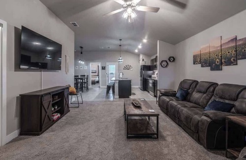 Lubbock House | The Wander Inn - 3BR/2BA - Modern Home w/Garage