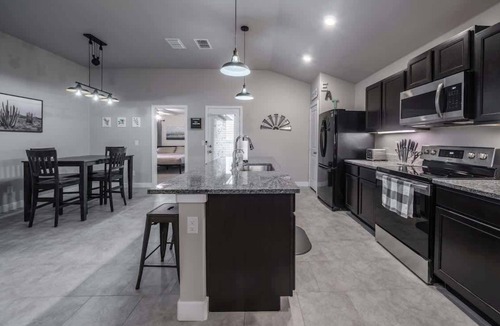 Lubbock House | The Wander Inn - 3BR/2BA - Modern Home w/Garage