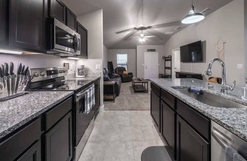 Lubbock House | The Wander Inn - 3BR/2BA - Modern Home w/Garage