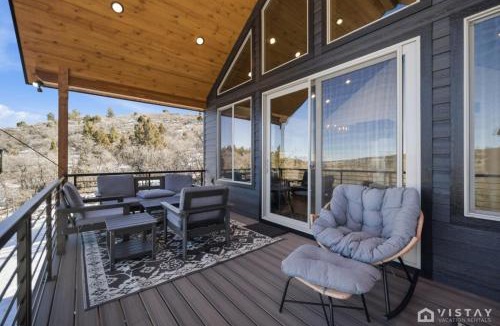 Mammoth Creek House | The Wandering Doe Readers Retreat with Hot Tub