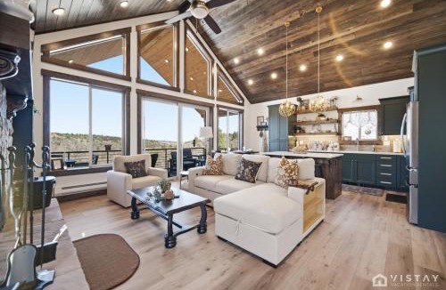 Mammoth Creek House | The Wandering Doe Readers Retreat with Hot Tub