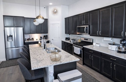 Windsor House | The Wandering Key | Gather & Unwind, Sleeps 14