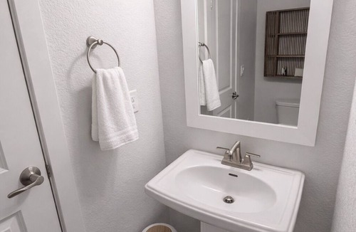 Windsor House | The Wandering Key | Gather & Unwind, Sleeps 14