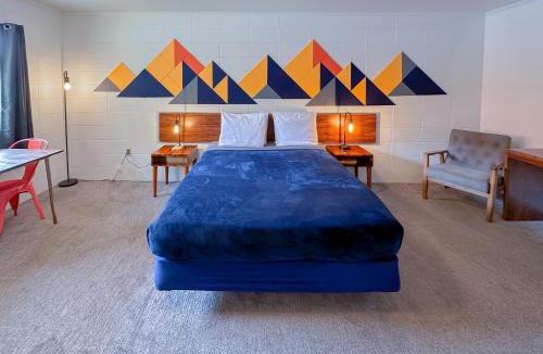 Eureka Springs Historic District Hotel | The Wanderoo Lodge