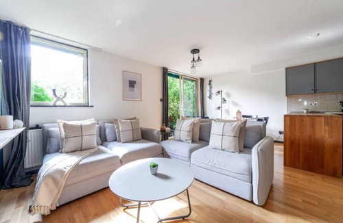 Tower Hill Apartment | The Wapping Villas