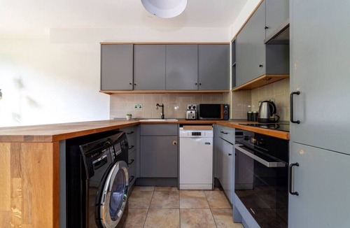 Tower Hill Apartment | The Wapping Villas