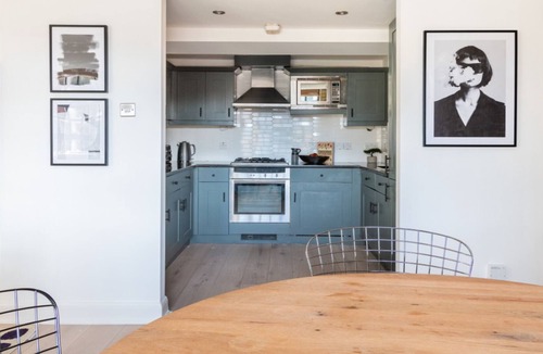 Wapping Apartment | The Wapping Wharf - Modern & Bright 2BDR Flat on the Thames with Parking