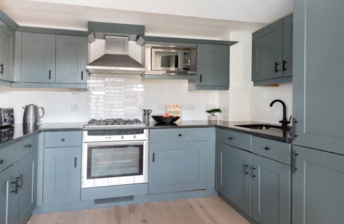 Wapping Apartment | The Wapping Wharf - Modern & Bright 2BDR Flat on the Thames with Parking