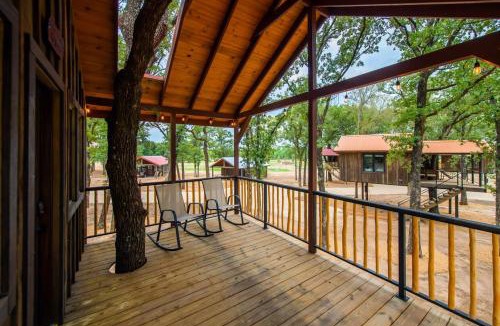 Elm Mott Other | The Warbler Treehouse 15 MIn to Magnolia Baylor