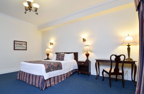 Picton Hotel | The Waring House