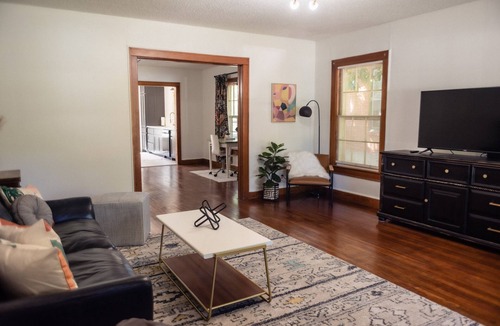 Stephenville House | The Warmer Place - Charming Bungalow near TSU