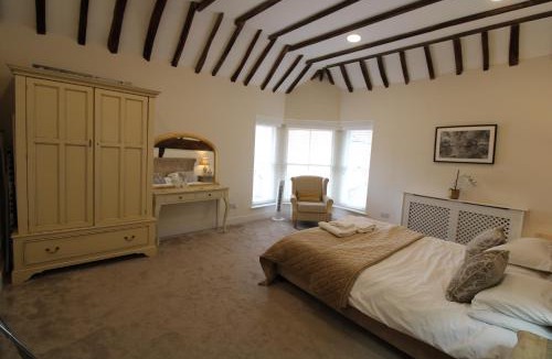 Basingstoke Apartment | The Warren @ Short Stays