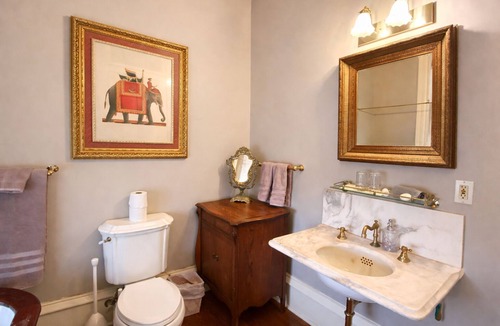 East of Broadway Hotel | The Washburn | King Suite | The Empress Hotel
