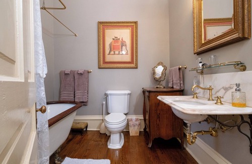 East of Broadway Hotel | The Washburn | King Suite | The Empress Hotel