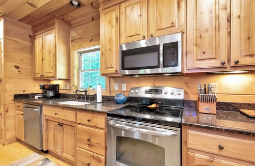 Banner Elk Cabin | The Watchtower - private retreat, game room, fire pit, pet friendly