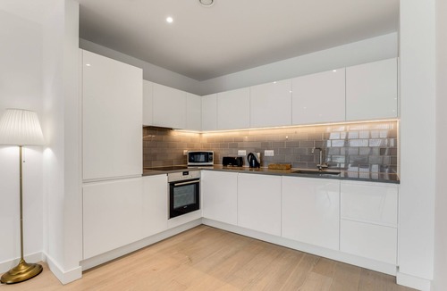 Tower Hill Apartment | The Water - Aqua Apt