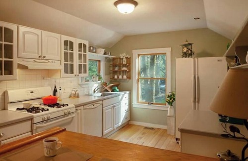 Circleville Cabin | The Water House - Winter Spa on a Cascading Brook