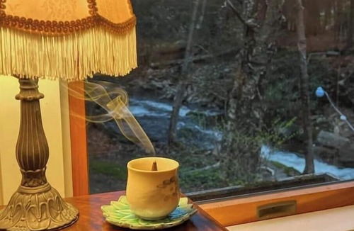Circleville Cabin | The Water House - Winter Spa on a Cascading Brook