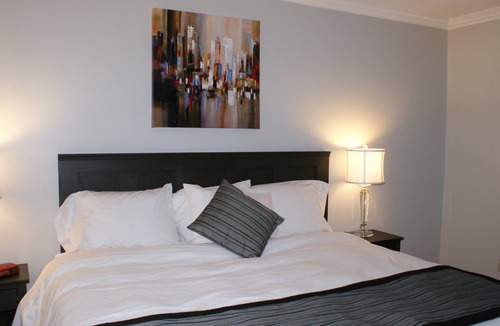 Campbellford Hotel | The Water's Edge Inn