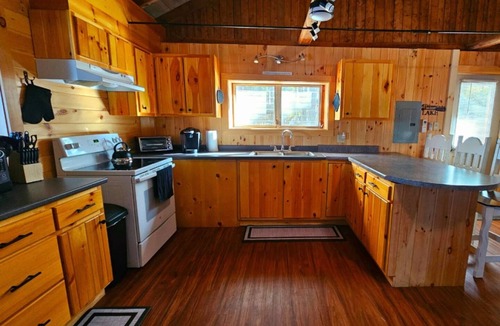 Hartland Cabin | The Water's Edge | Peaceful Lakeside Cabin