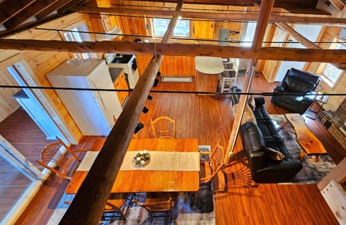 Hartland Cabin | The Water's Edge | Peaceful Lakeside Cabin