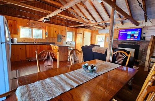 Hartland Cabin | The Water's Edge | Peaceful Lakeside Cabin