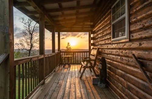 Ponca Condo | The Waterfall Cabin w/Incredible Sunset View
