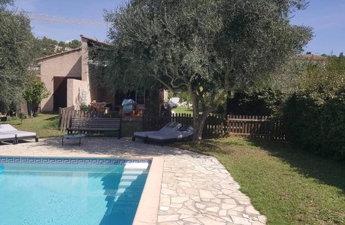 Trans-en-Provence Villa | The waterfall balcony