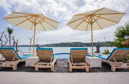 Ceningan Island Hotel | The Waterfront Beach House