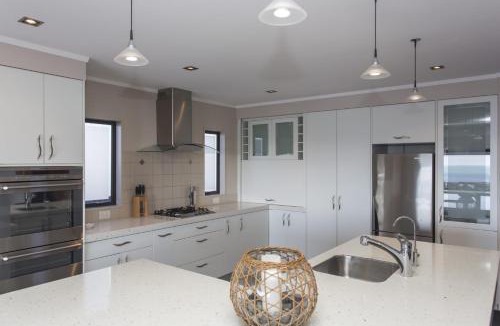 New Plymouth Villa | The Waterfront Escape - with panoramic sea views