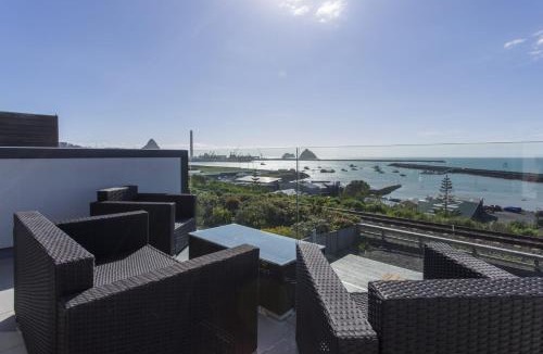 New Plymouth Villa | The Waterfront Escape - with panoramic sea views