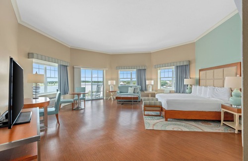 Lake Sumter Landing Hotel | The Waterfront Inn