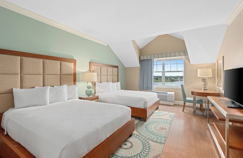 Lake Sumter Landing Hotel | The Waterfront Inn