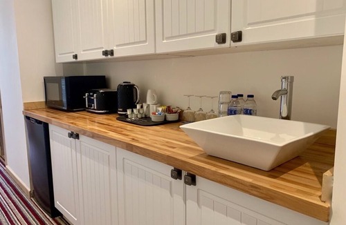 Bedworth Bed & Breakfast | The Waterfront Lodges