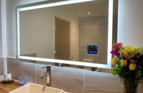 Bedworth Bed & Breakfast | The Waterfront Lodges