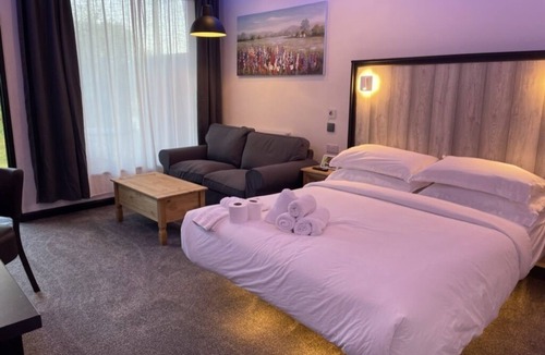 Bedworth Bed & Breakfast | The Waterfront Lodges