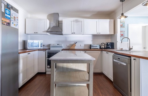 Sussex Inlet House | The Waterfront on Teal