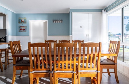 Sussex Inlet House | The Waterfront on Teal