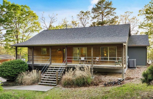Golden House | The Waters Edge Oasis at Table Rock Lake