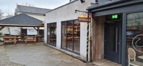 Walkden Hotel | The Waterside Bar Rooms & Restaurant